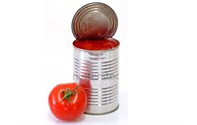 خط تعبئة معجون الطماطم في علب معدنية وتغطيتها مع لصق الليبل